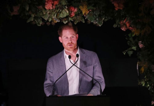 Harry lần đầu lên tiếng sau khi bị tước danh hiệu hoàng gia: Rất buồn nhưng không còn lựa chọn nào khác