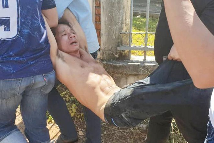 Bắt đối tượng nghi trộm mai, chém rách bụng công an