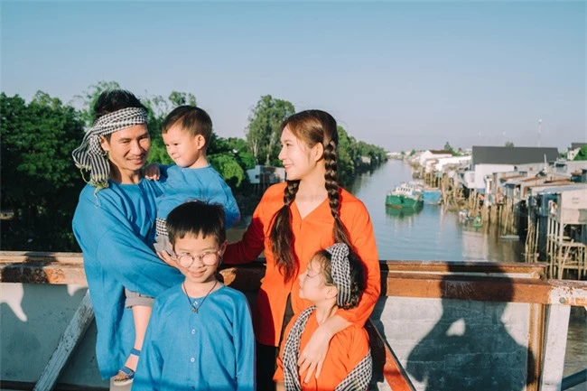 "Lật mặt - 48h": Vợ chồng Lý Hải - Minh Hà cùng 4 con xinh xắn chụp ảnh Tết - Ảnh 3.