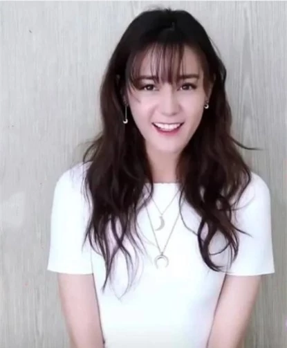 Mỹ nhân Tân Cương Địch Lệ Nhiệt Ba gây ngỡ ngàng với nhan sắc khác lạ, lộ dấu hiệu lão hóa - Ảnh 3. Mỹ nhân Tân Cương Địch Lệ Nhiệt Ba gây ngỡ ngàng với nhan sắc khác lạ, lộ dấu hiệu lão hóa - Ảnh 3.