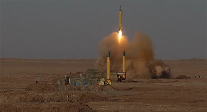 Tình báo Mỹ choáng váng trước đòn tấn công tên lửa của Iran: Có bàn tay Nga giúp sức? - Ảnh 1.