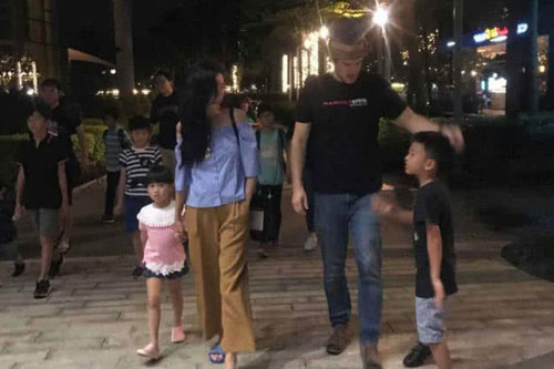 Chỉ với hành động này, Trương Bá Chi đã gián tiếp thừa nhận bé Marcus chính là con lai, netizen gọi tên người bạn trai ngoại quốc?