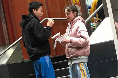 Hoảng hồn với hình ảnh con gái "ngoài giá thú" của Thành Long