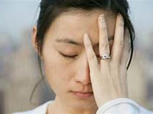 Tôi hóa đá vì con bé ô sin khóc rưng rức ôm bụng bầu cầu xin tôi đừng đuổi nó đi