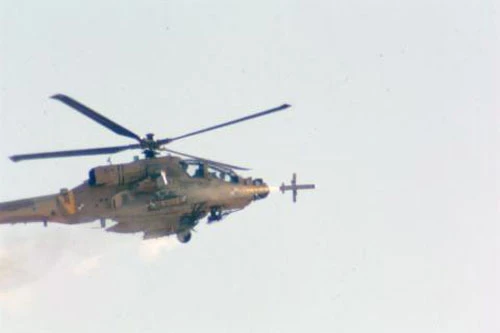 Trực thăng Apache thử nghiệm với Spike NLOS.
