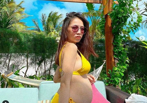 Joyce Phạm - con gái đại gia Minh Nhựa khoe loạt ảnh bầu bí vượt mặt diện bikini vẫn quyến rũ hết phần người khác