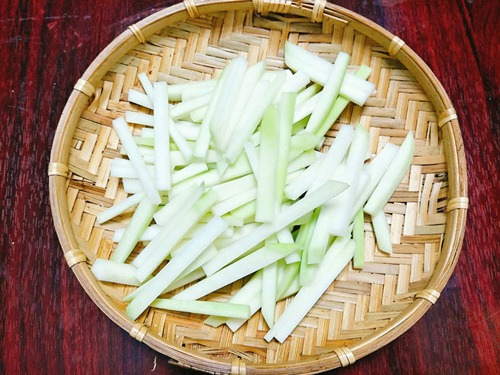 Đu đủ xanh hãy bổ đôi, 1 nửa làm nộm, nửa còn lại làm theo cách này mời khách vừa độc đáo lại vừa ngon