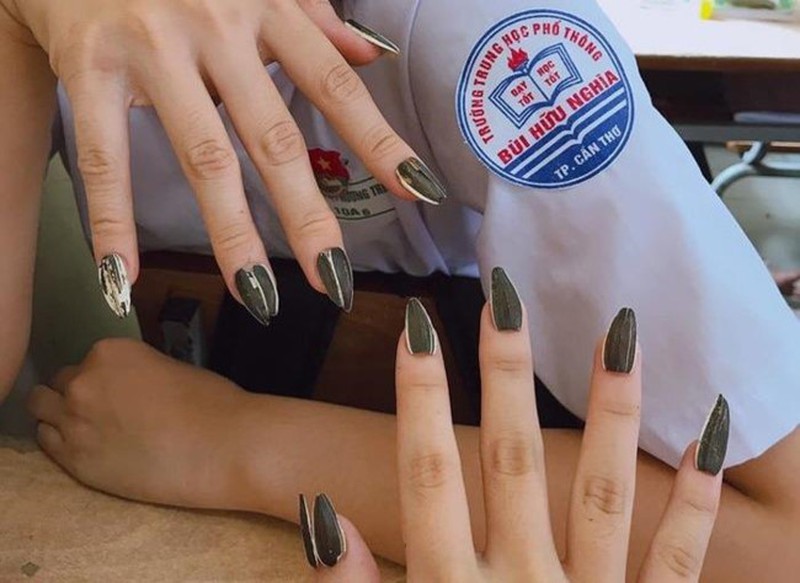 Hai nữ sinh sáng tạo bộ móng 0 đồng khiến dân mạng cười ngất