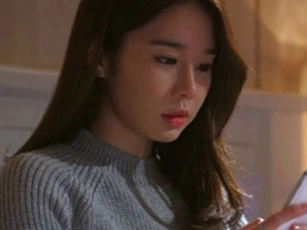 Chưa kịp mừng chị gái mang bầu hơn tháng, tôi sốc nặng khi thấy đồng nghiệp khoe ảnh tình tứ bên người yêu