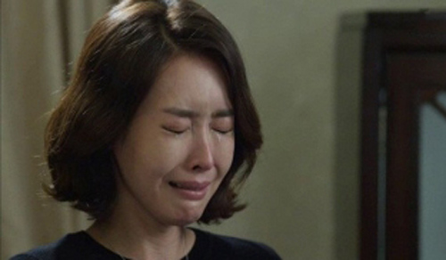 Sau &#x111;&#xEA;m t&#xE2;n h&#xF4;n m&#x1EB7;n n&#x1ED3;ng, th&#x1EEB;a l&#xFA;c v&#x1EE3; &#x111;i ng&#x1EE7; say, ch&#x1ED3;ng &#x111;&#xE3; l&#xE0;m m&#x1ED9;t vi&#x1EC7;c khi&#x1EBF;n v&#x1EE3; s&#x1ED1;c n&#x1EB7;ng