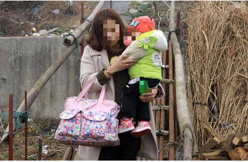 Thấy vợ biếu Tết nhà ngoại 5 triệu chồng trợn mắt quát, vợ "nổi điên" tuyên bố sốc khiến anh cuống cuồng "xuống giọng" vội