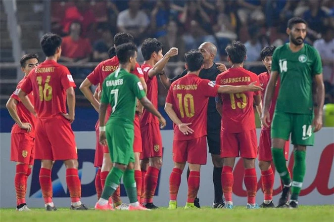 AFC chính thức lên tiếng về quả penalty tranh cãi khiến U23 Thái Lan tan mộng Olympic - Ảnh 1.