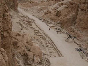 Bí ẩn 2 xác ướp bất ngờ xuất hiện cạnh Vua Tutankhamun