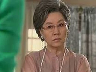 Mẹ nằng nặc bắt tôi bỏ bạn gái sắp cưới vì nhìn thấy thứ này trong túi xách của em