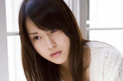 Chồng hớn hở khoe Tết này được thưởng to rồi dắt tôi đi sắm cả chục triệu tiền quần áo, tôi đang hạnh phúc ngất ngây thì vô tình phát hiện một bí mật chết điếng