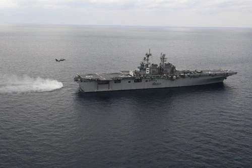 Hôm 11/1, việc Mỹ đưa tàu đổ bộ tấn công USS America sang biển Hoa Đông để huấn luyện với chiến đấu cơ F-35B khiến truyền thông Trung Quốc dậy sóng. Nguồn ảnh: QQ.