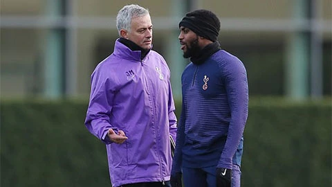 Mourinho và Rose cải nhau trên sân tập