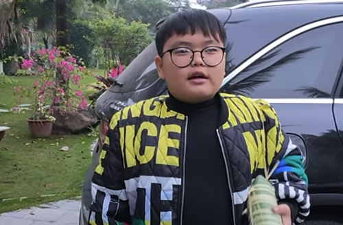 Bi béo hùng hồn thuyết trình cách gói bánh chưng ngày Tết, mới câu mở đầu đã khiến bố Xuân Bắc ngã ngửa vì lầy lội hết phần thiên hạ