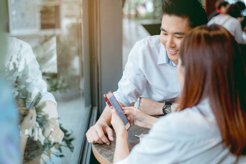 Đăng hình vợ mới để trả thù vợ cũ