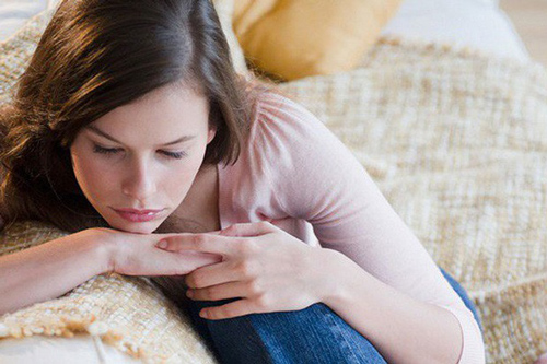 Nhờ mẹ đẻ làm việc nhà để chợp mắt, em bị mẹ chồng đuổi khỏi nhà