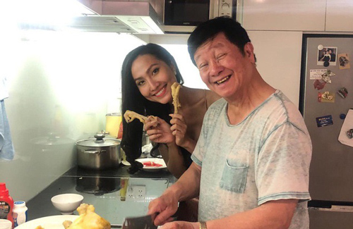 Vừa công khai, Hoài Sa đã về nhà Trọng Hiếu dự tiệc tất niên, xuống bếp cùng bố bạn trai như con trong gia đình