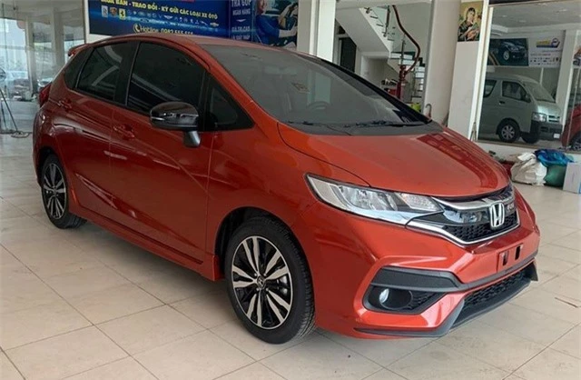 Honda Jazz 2019 giảm đến 100 triệu đồng/xe