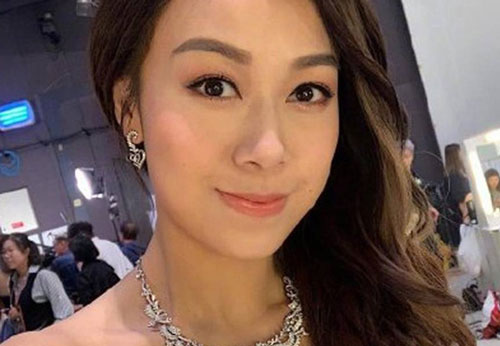 Trở lại Hong Kong sau bê bối ngoại tình 1 tháng, Á hậu Hong Kong không bước chân ra khỏi nhà