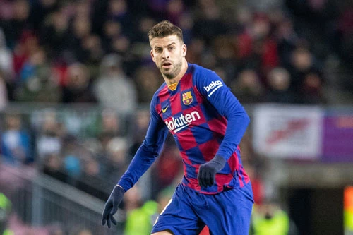 =7. Gerard Pique (mức lương: 165.000 bảng/tuần).