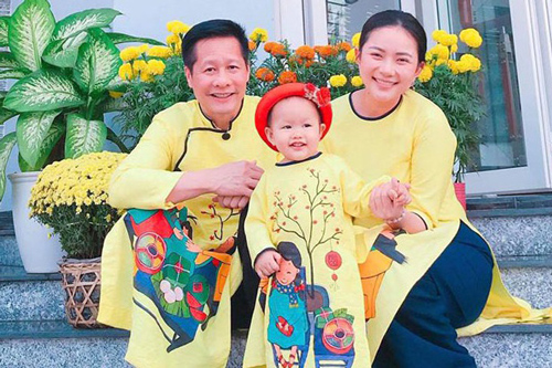 Vừa được nghỉ Tết, con gái Phan Như Thảo đã tranh thủ thể hiện lòng hiếu thảo với mẹ khiến ai nấy tấm tắc, mai sau chắc chắn được nhờ