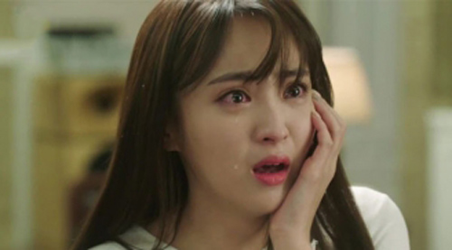 Đêm tân hôn bị chồng đánh vì không còn trinh trắng, mẹ chồng chỉ nói 1 câu khiến chồng phải cúi đầu xin lỗi