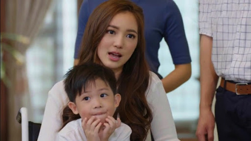 Nghe mẹ chồng xui con trai: "Biếu Tết nhà ngoại vài gói kẹo là được" nàng dâu mỉm cười đáp lời khiến bà tím tái mặt mày