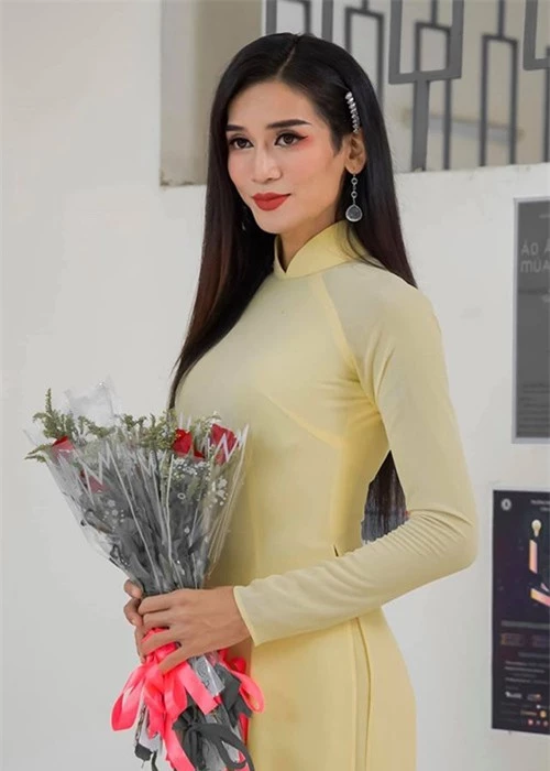 Loat anh BB Tran gia gai sieu dinh, Tran Thanh con phai xach dep-Hinh-4