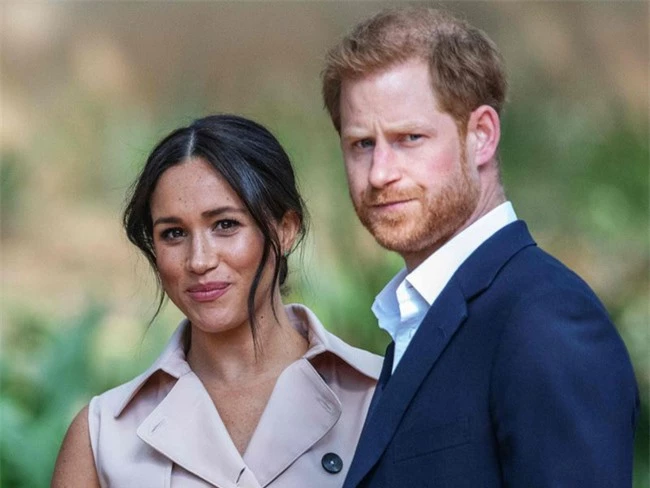 Mới ổn định cuộc sống ở Canada, vợ chồng Harry - Meghan Markle đưa ra lời cảnh báo gay gắt gây xôn xao dư luận - Ảnh 1.