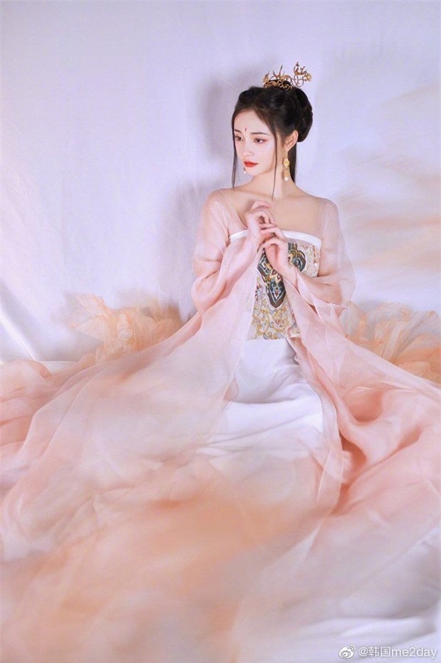 Sách ảnh của mỹ nhân Erika Ikuta lập kỷ lục bán chạy tại Nhật