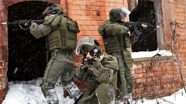 Xem quân nhân Nga diễn tập tấn công hang ổ kẻ thù - 1