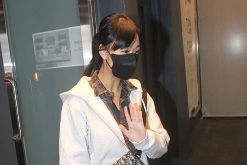 "Tiểu tam" Huỳnh Tâm Dĩnh xuất hiện tiều tụy sau scandal ngoại tình