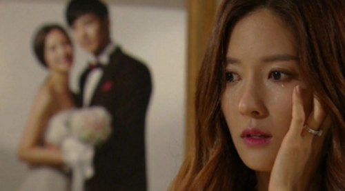 Giữ gìn đến ngày cưới, ai ngờ đêm tân hôn, chồng đánh đập tra khảo, dằn vặt chỉ vì tôi còn con gái