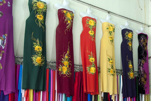 Làng áo dài Trạch Xá rộn ràng dịp Tết