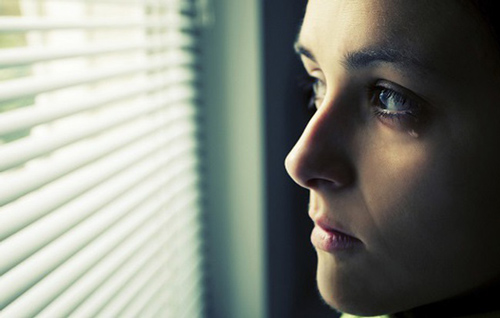 Nhìn 5 triệu đồng được đặt ngay ngắn trên bàn, tôi cười chua xót rồi in đơn ly hôn nhưng lại không dám đưa chồng kí