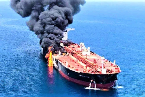 Mỹ cáo buộc Iran tấn công các tàu chở dầu; Nguồn: ft.com