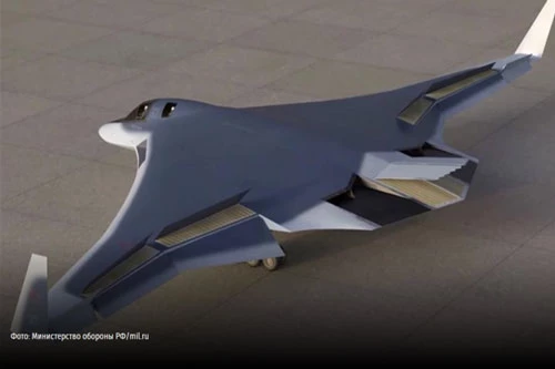 Máy bay ném bom chiến lược tàng hình PAK DA của Nga sẽ được sản xuất hàng loạt vào năm 2027, quá trình thử nghiệm sơ bộ sẽ diễn ra từ tháng 4/2023 và kiểm tra cấp nhà nước trong năm 2026.