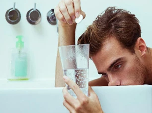 Những loại thực phẩm và đồ uống nên ăn để tránh say rượu