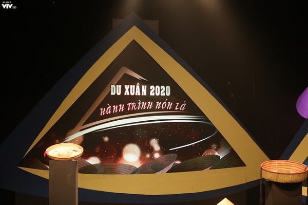 Tối mùng 1 Tết cùng "Du xuân - Hành trình nón lá"