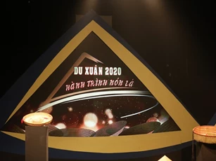 Tối mùng 1 Tết cùng "Du xuân - Hành trình nón lá"
