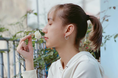 Lynk Lee khoe góc nghiêng đầy nữ tính ngày 29 Tết nhưng chưa gây chú ý bằng phát ngôn về chuyện lột xác 180 độ