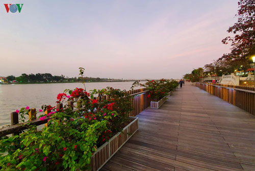 Huế lãng mạn hơn với đường đi bộ hai bờ sông Hương