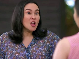 Định mang đi bán 3 cây vàng mẹ chồng trao hôm cưới để lấy tiền tiêu Tết, không ngờ bà biết được liền giật lấy ném vào bếp đang nấu bánh chưng khiến tôi sững sờ