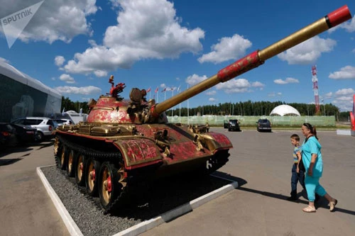 Theo thông tin được đăng tải trên tờ Sputnik, Nga hiện vẫn tiếp tục sản xuất nòng pháo loại 2A20 cho xe tăng T-62 và T-62M. Nguồn ảnh: Sputnik.