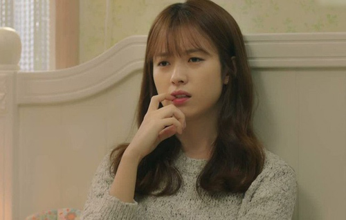 Mua chiếc váy 800 ngàn vẫn bị mẹ chồng chê vừa xấu vừa đắt, nhưng hành động sau đó của bà mới thực bất ngờ