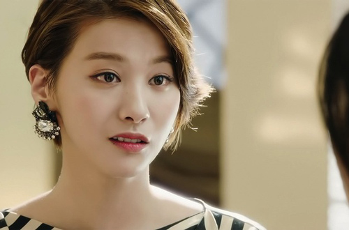 Thấy mẹ chồng chê thông gia "nhà quê", nàng dâu chỉ nói một câu khiến bà đứng sững như trời trồng